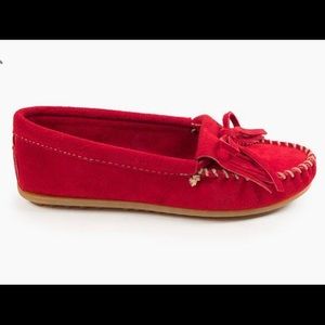 Minnetonka kilty hard sole moccasin in red